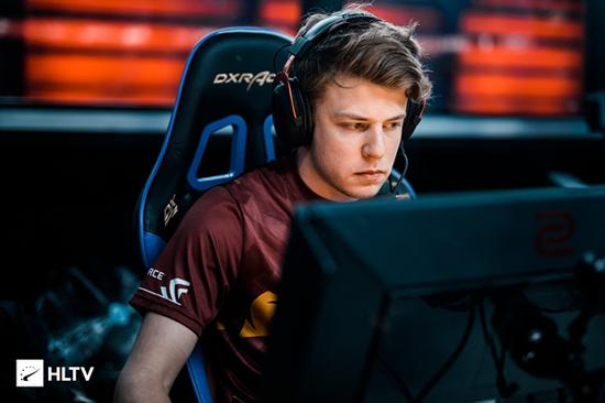 Passion UA 正式签约了 Complexity 的核心选手