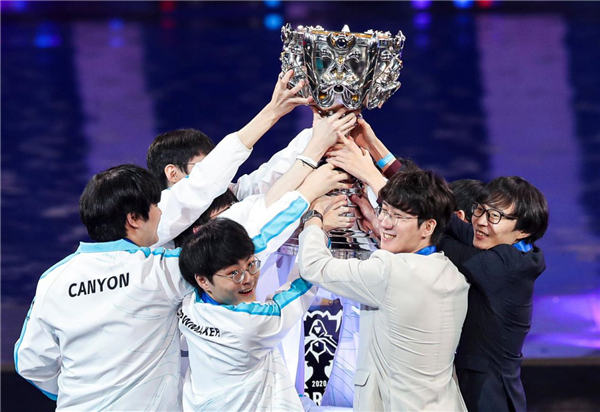 IEM科隆：TYLOO选手采访：相信TYLOO有获胜的机会。