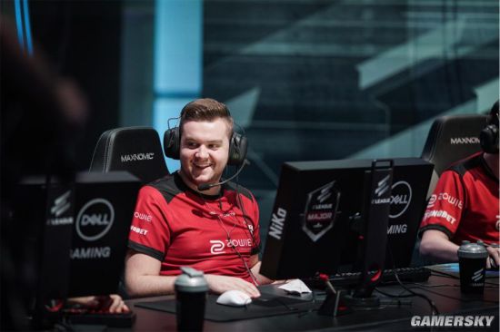 李青在713天后回到了中路，并且 Doinb 赢得了他复出后的首场胜利！