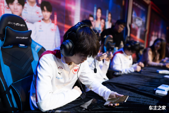 Jiejie当选第八周周MVP 分均伤害、承伤第一 Xiaoxu当选最佳新秀