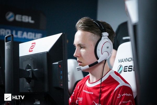 兄弟们来了！ T1 正式宣布 Xccurate 成为其内容创作者：明天晚上 8 点，虎牙将首播